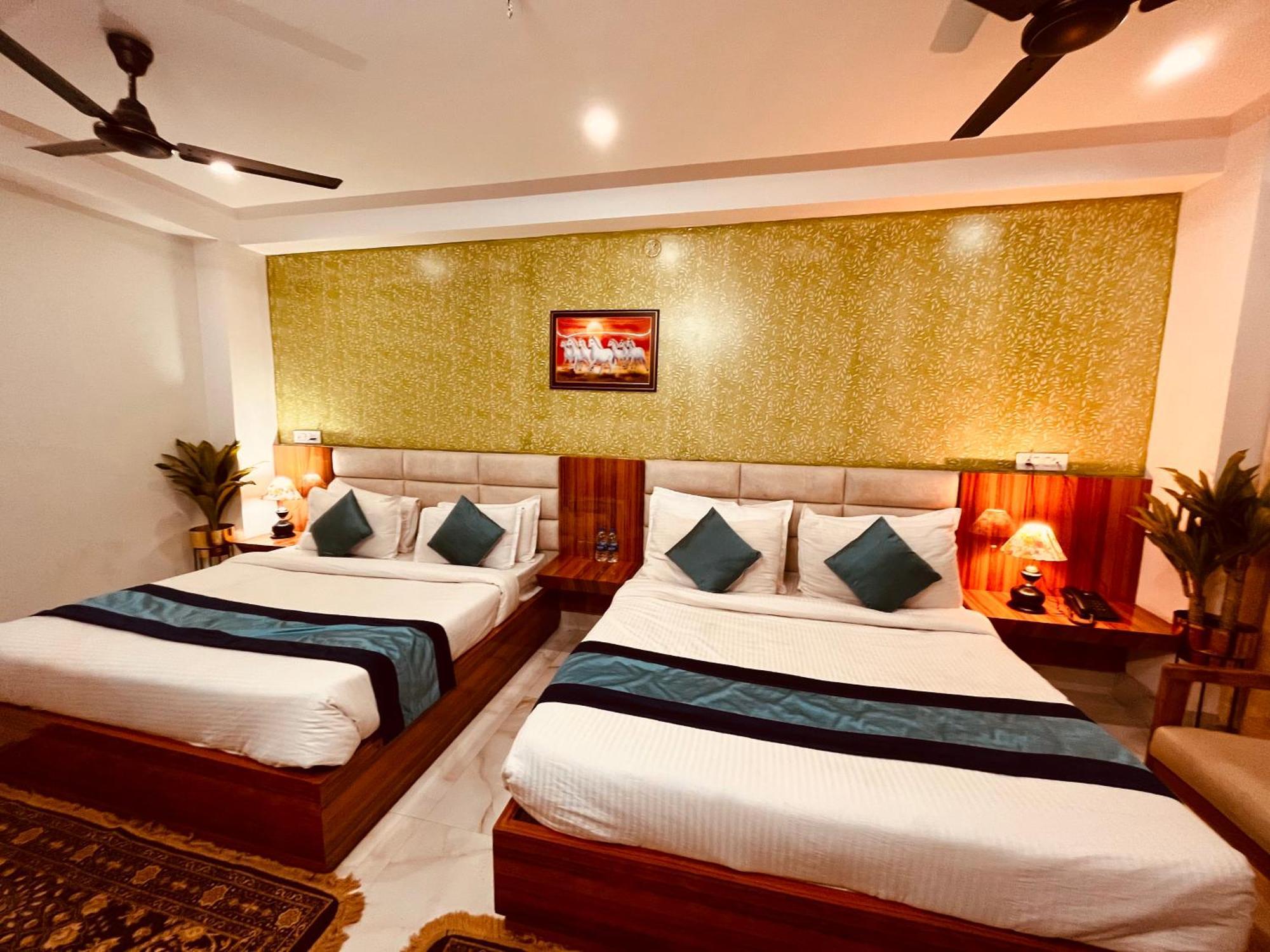 Hotel Golden Temple View By La Casa, Amritsar #Top Rated #Most Awarded #Swimming Pool #Prime Location #Luxury Rooms #Parking #Rooftop Cafe Exteriör bild