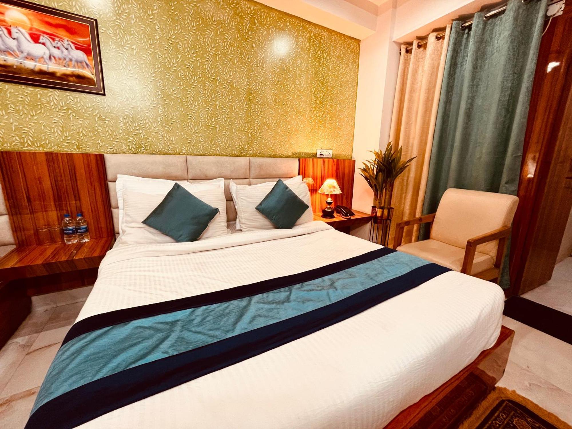 Hotel Golden Temple View By La Casa, Amritsar #Top Rated #Most Awarded #Swimming Pool #Prime Location #Luxury Rooms #Parking #Rooftop Cafe Exteriör bild