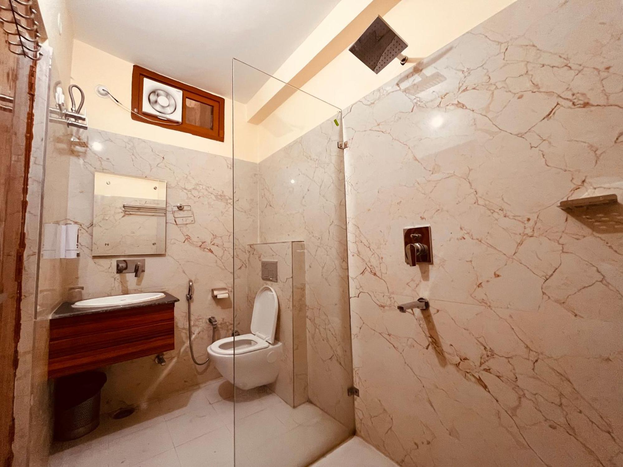 Hotel Golden Temple View By La Casa, Amritsar #Top Rated #Most Awarded #Swimming Pool #Prime Location #Luxury Rooms #Parking #Rooftop Cafe Exteriör bild
