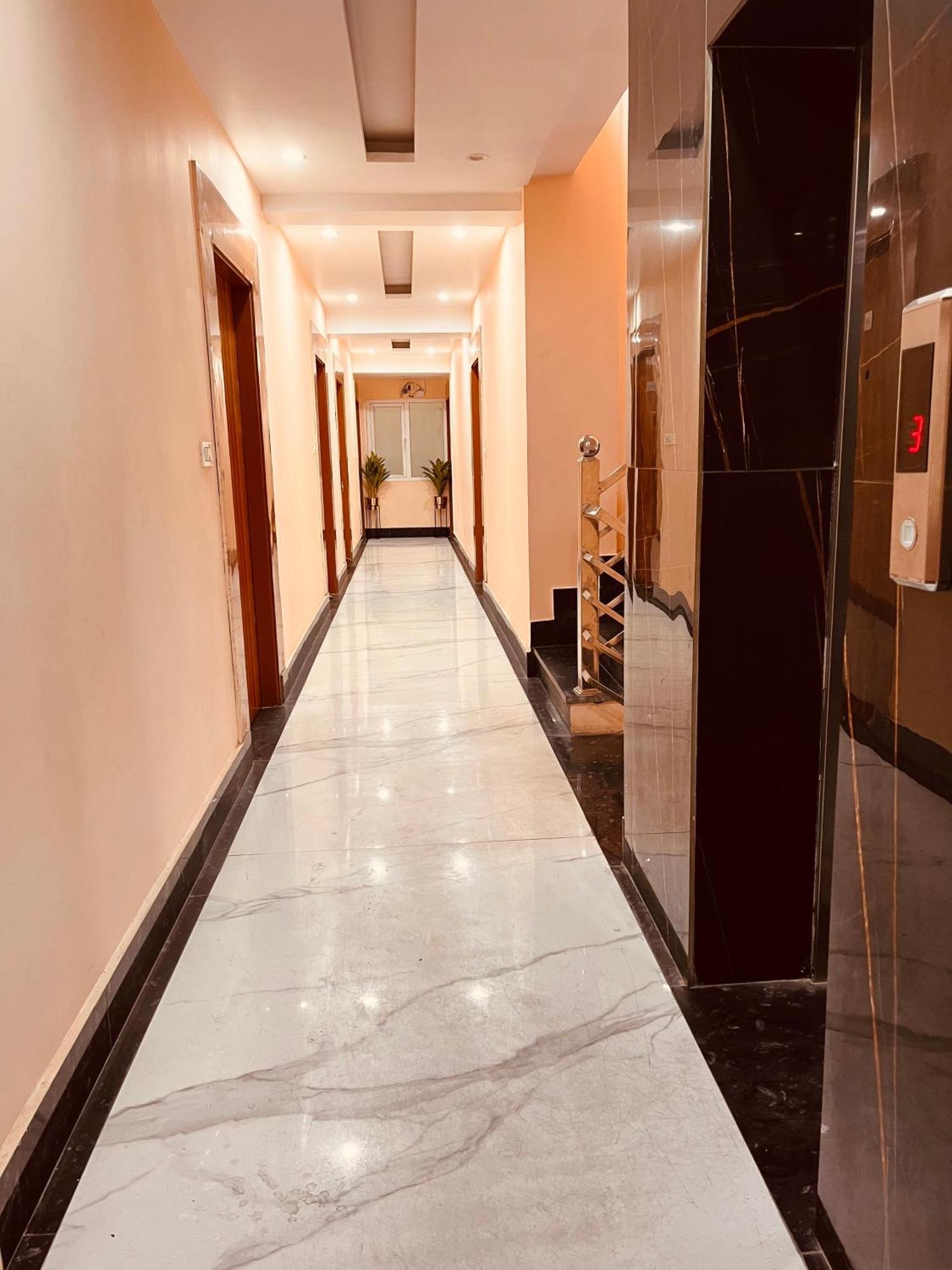 Hotel Golden Temple View By La Casa, Amritsar #Top Rated #Most Awarded #Swimming Pool #Prime Location #Luxury Rooms #Parking #Rooftop Cafe Exteriör bild