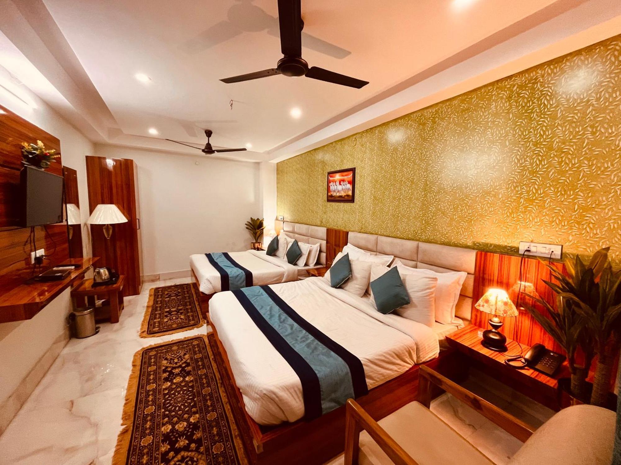 Hotel Golden Temple View By La Casa, Amritsar #Top Rated #Most Awarded #Swimming Pool #Prime Location #Luxury Rooms #Parking #Rooftop Cafe Exteriör bild