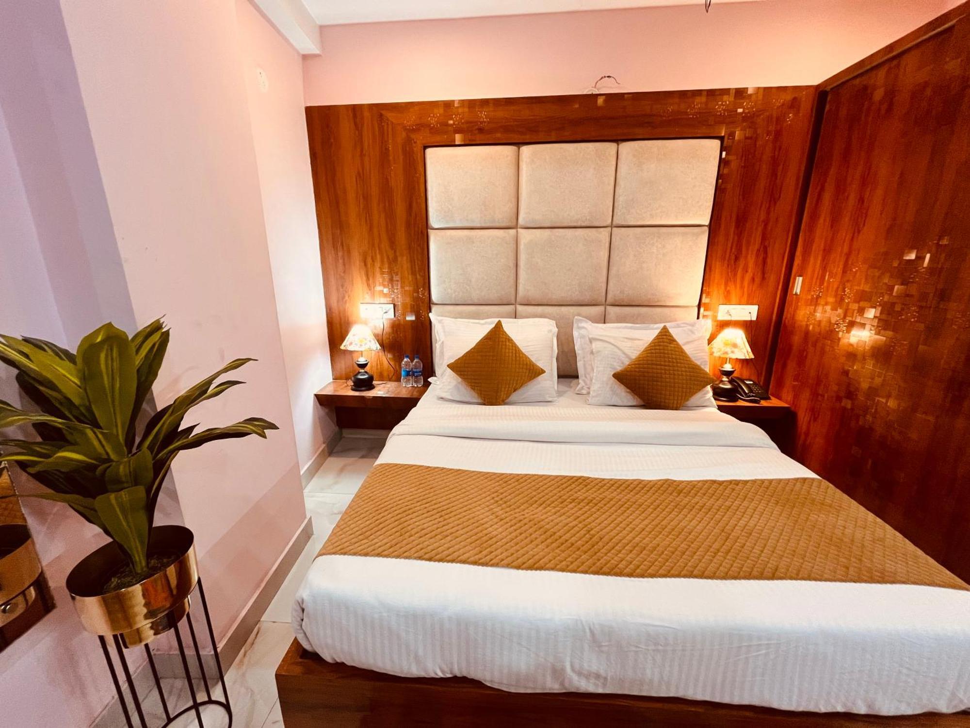 Hotel Golden Temple View By La Casa, Amritsar #Top Rated #Most Awarded #Swimming Pool #Prime Location #Luxury Rooms #Parking #Rooftop Cafe Exteriör bild
