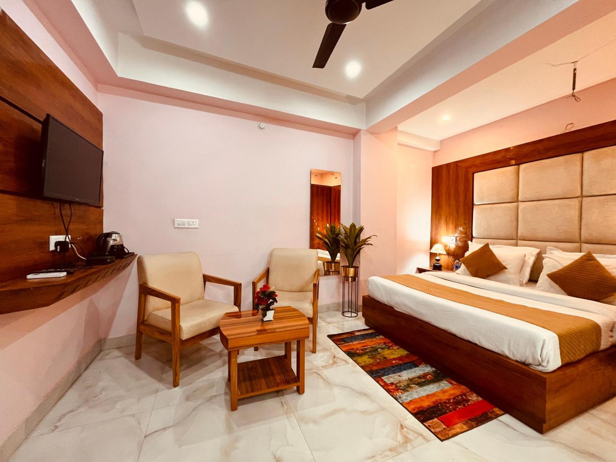 Hotel Golden Temple View By La Casa, Amritsar #Top Rated #Most Awarded #Swimming Pool #Prime Location #Luxury Rooms #Parking #Rooftop Cafe Exteriör bild