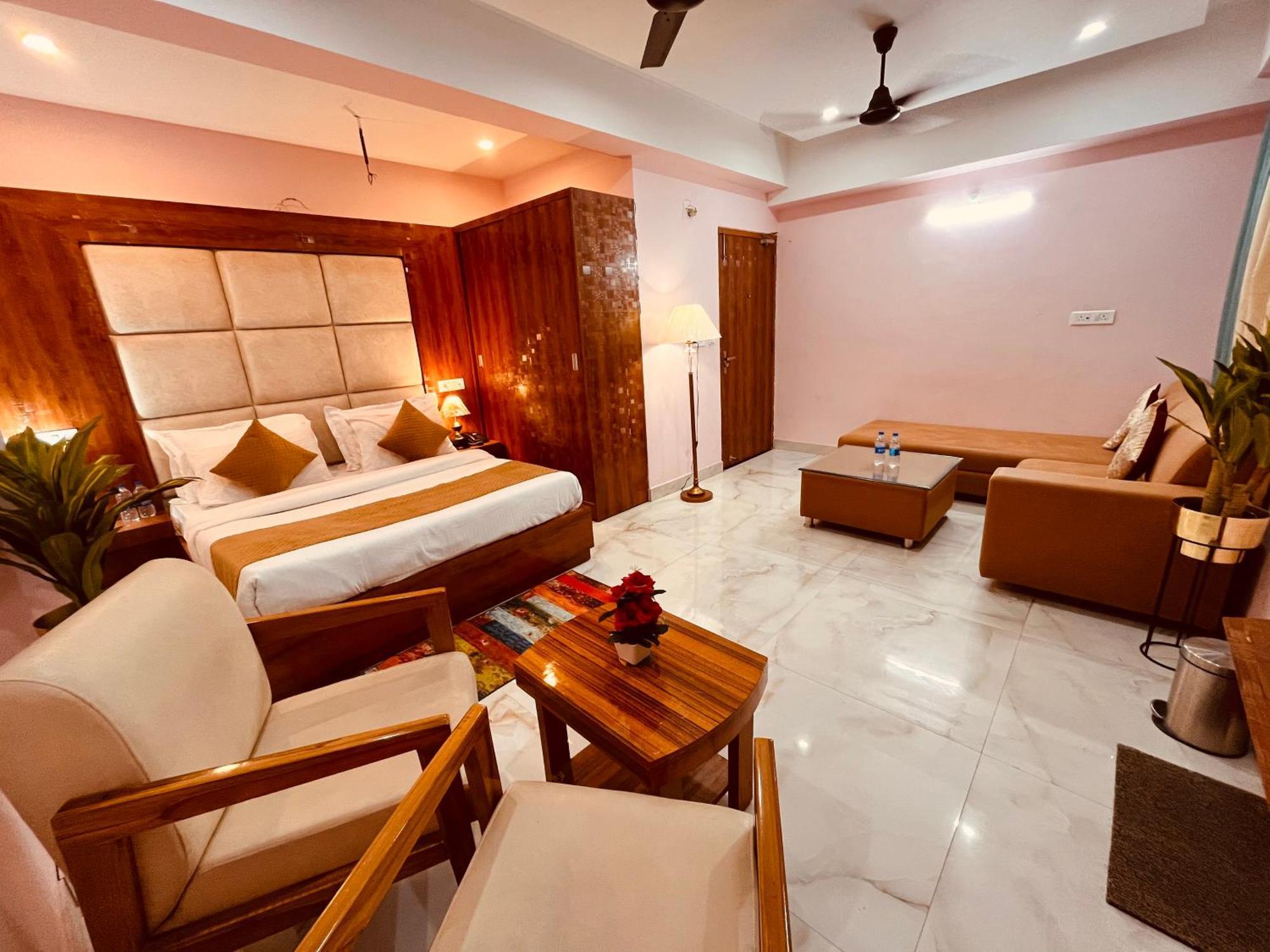 Hotel Golden Temple View By La Casa, Amritsar #Top Rated #Most Awarded #Swimming Pool #Prime Location #Luxury Rooms #Parking #Rooftop Cafe Exteriör bild