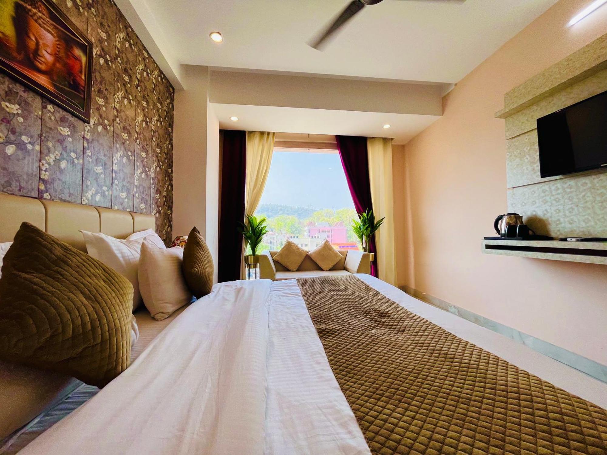 Hotel Golden Temple View By La Casa, Amritsar #Top Rated #Most Awarded #Swimming Pool #Prime Location #Luxury Rooms #Parking #Rooftop Cafe Exteriör bild