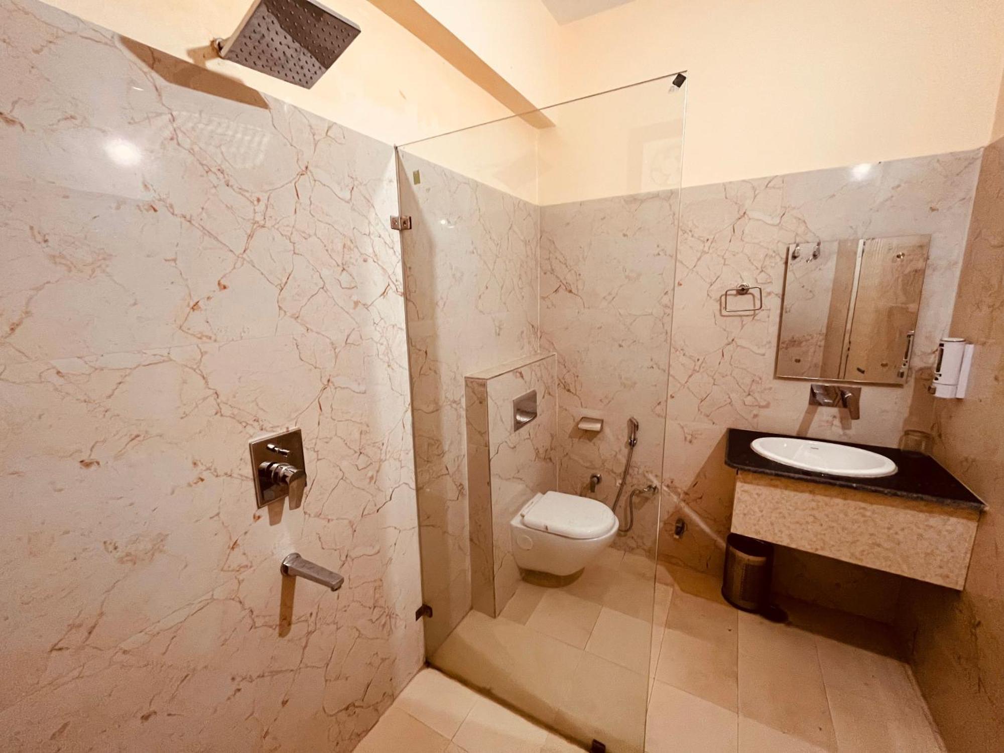 Hotel Golden Temple View By La Casa, Amritsar #Top Rated #Most Awarded #Swimming Pool #Prime Location #Luxury Rooms #Parking #Rooftop Cafe Exteriör bild